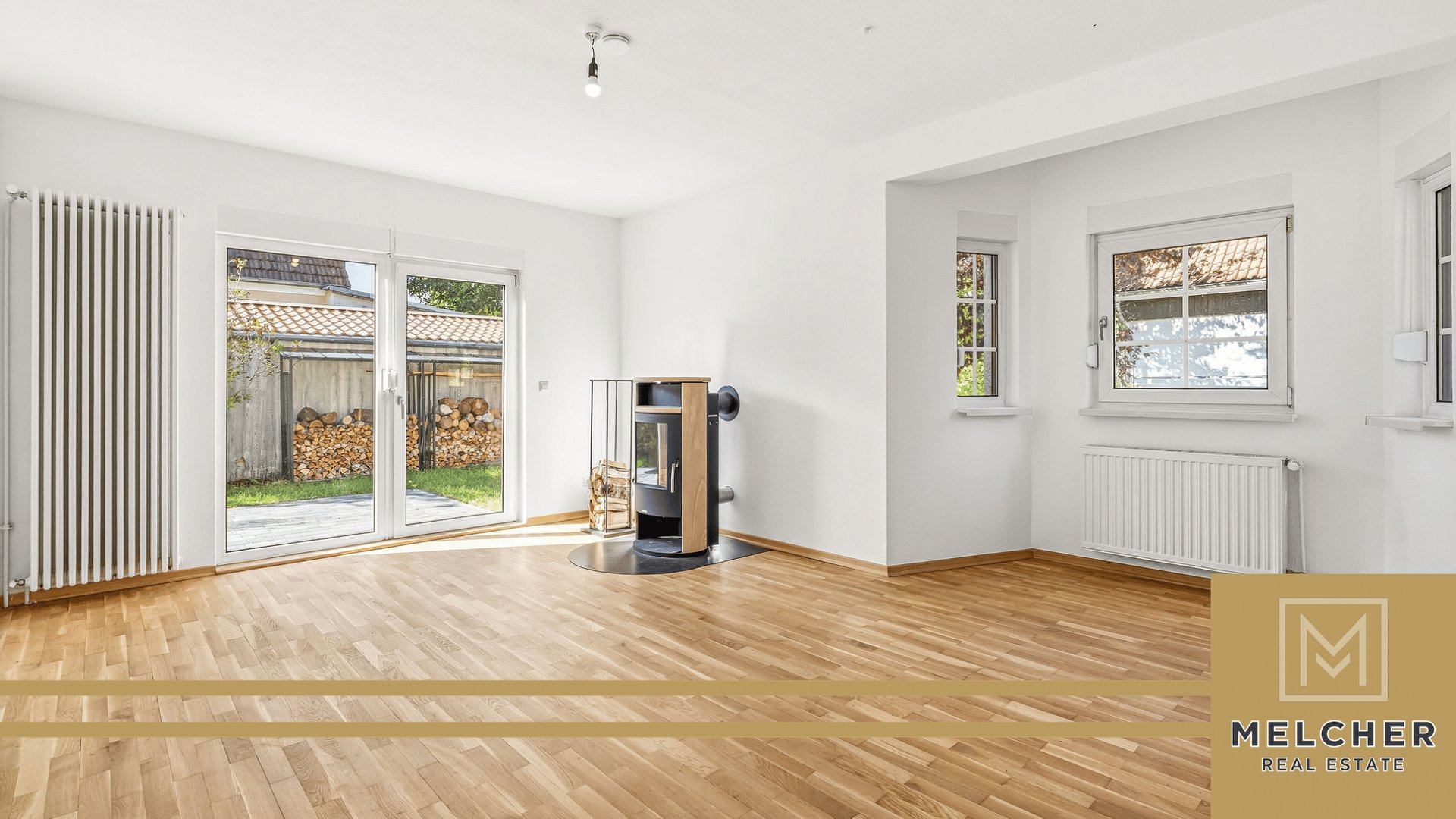 Wohnzimmer mit Kamin