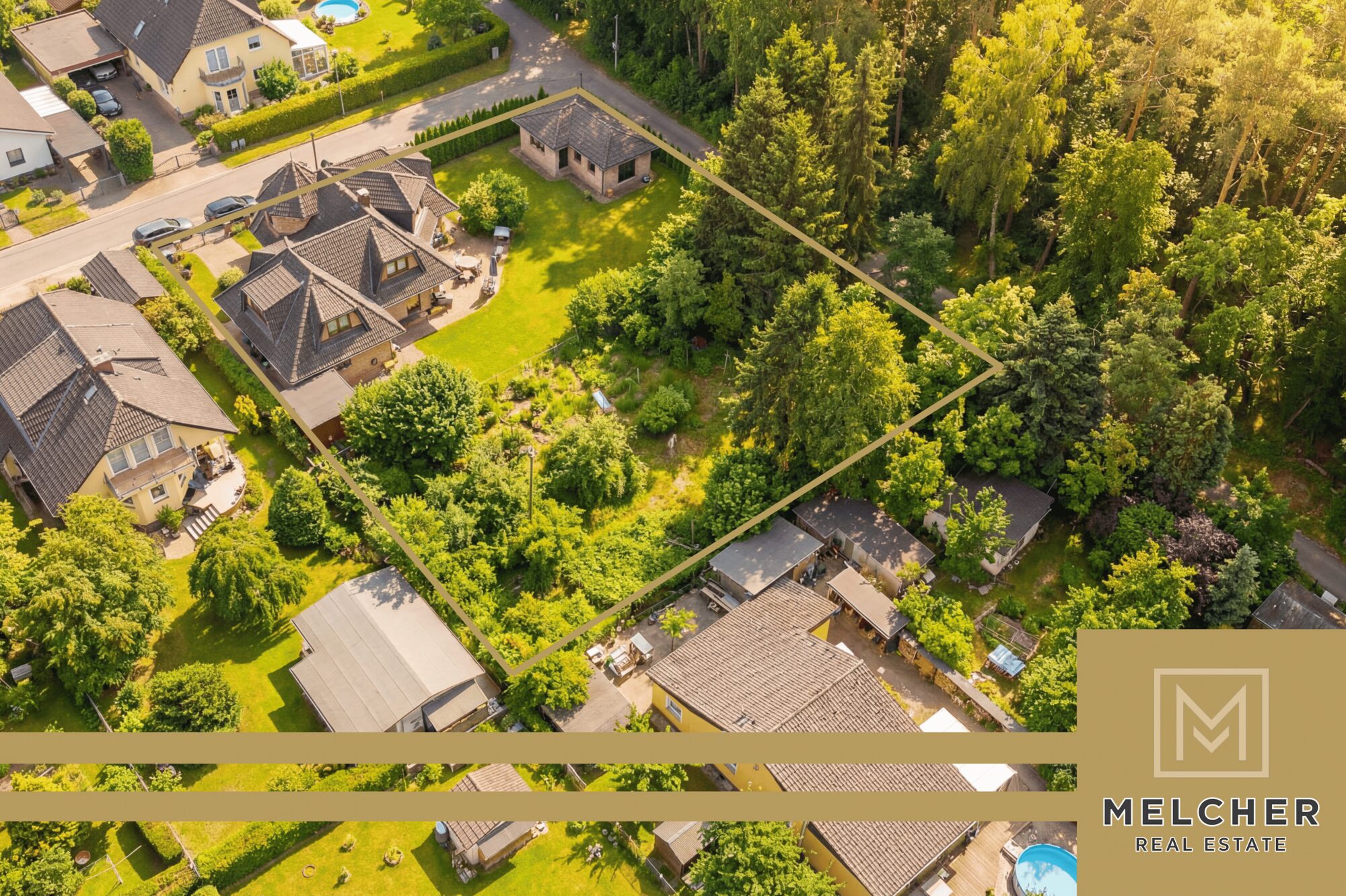Privatsphäre am Waldrand – Familienhaus mit Pool und großzügigem Grundstück